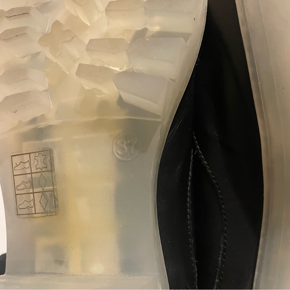 ASOS DESIGN Admire premium leather chunky chelsea boots in black and clear - Picture 8 of 10